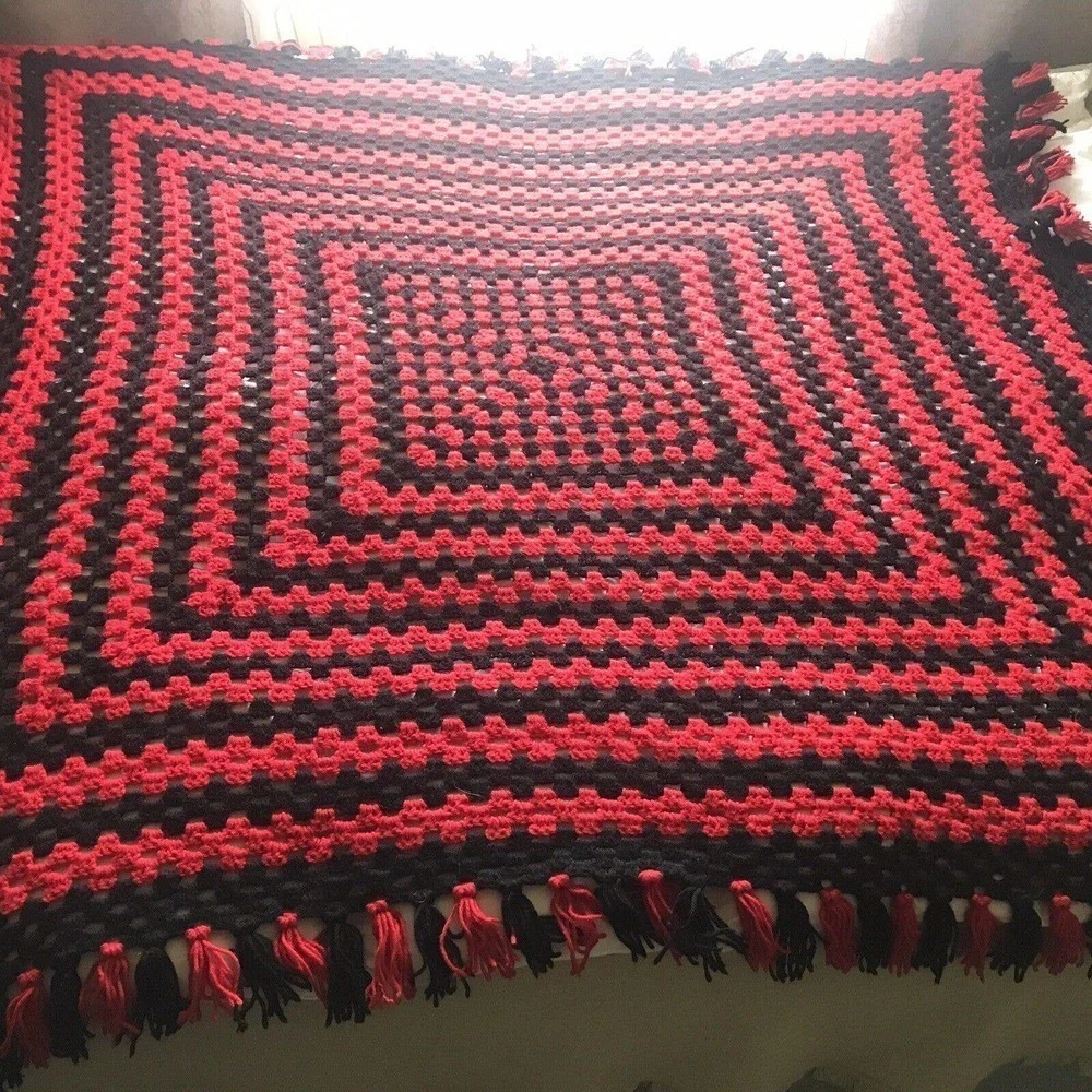 Handmade Blanket Full Sz Bed Cover Red/Black Fringe Pre-Owned